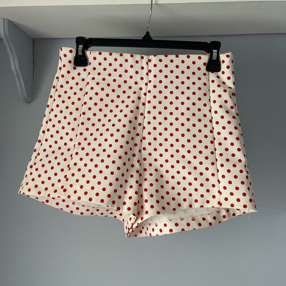 Zara white & red polka dot shorts - size M - worn once
